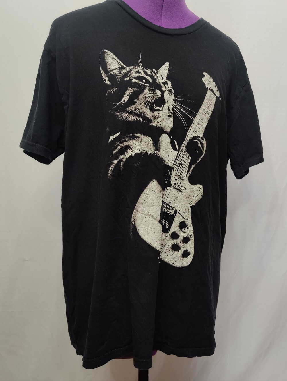 Black Cat Guitar Graphic Pet-Themed Tee - Black